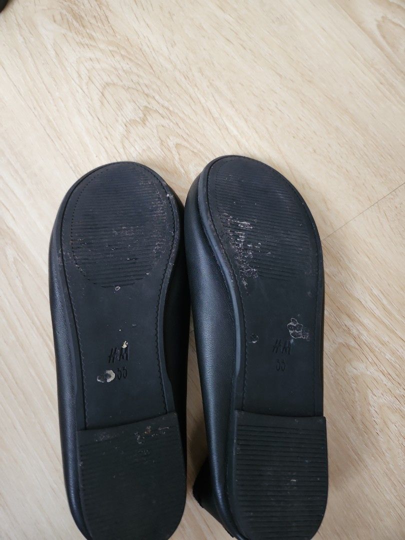 H&m girl black ballet flats (Category: Babies & Kids Fashion) located in Georgetown. Submitted by snowwhitecloset (Listing ID 1383873499, Image 2). Description: size 33 over still good.