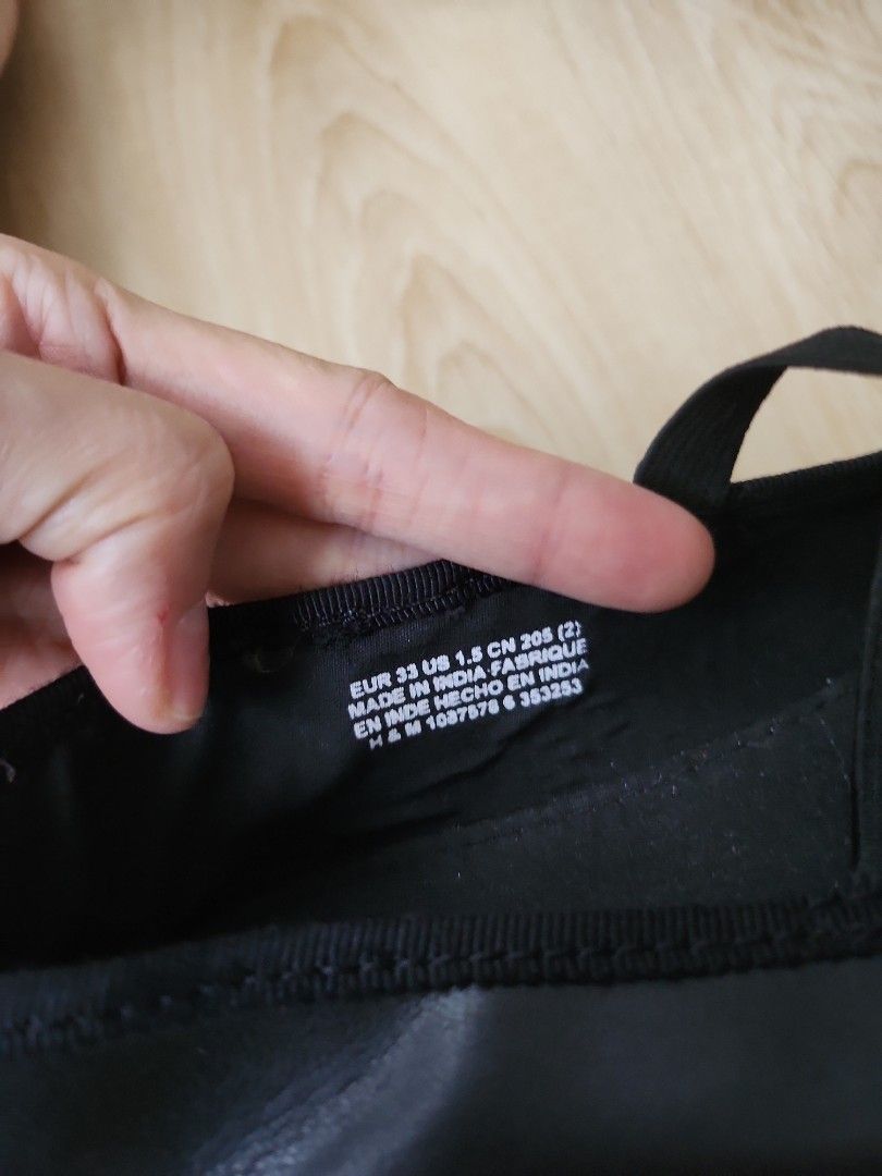 H&m girl black ballet flats (Category: Babies & Kids Fashion) located in Georgetown. Submitted by snowwhitecloset (Listing ID 1383873499, Image 3). Description: size 33 over still good.