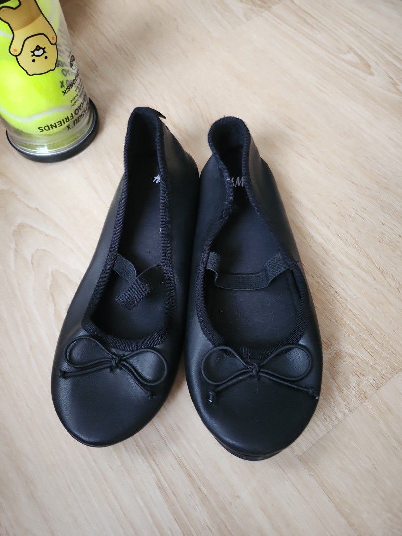 H&m girl black ballet flats (Category: Babies & Kids Fashion) located in Georgetown. Submitted by snowwhitecloset (Listing ID 1383873499, Image 1). Description: size 33 over still good.