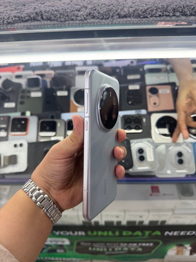 Honor Magic 7 Pro 512gb Global FU (Category: Android Others) located in San Juan City. Submitted by keannagadgetph (Listing ID 1383903080, Image 2). Description: Available Units for today's POST Honor Magic 7 Pro / 512gb / FU / Global / complete - any colors available - good condition - 95% Makinis - good battery - No issue / No Repair - Any colors available ~ Accepting SWAP / TRADE IN / INSTALLMENT / BINTA UNIT ~ CASH ON DELIVERY METRO MANILA / 
