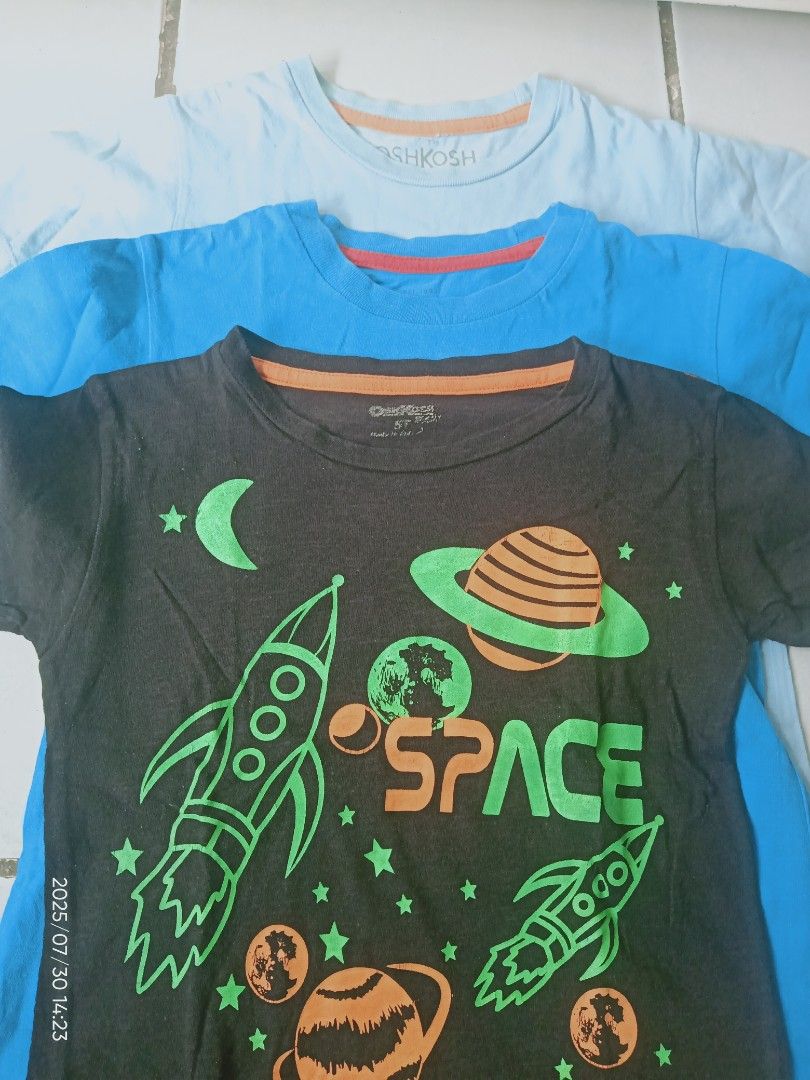 Kaos anak dpt 3 pcs (Kategori: 4 hingga 7 tahun) berada di Tangerang. Dikirim oleh elanggalih (ID iklan 1383891021, Gambar 1). Deskripsi: buat harian anak detail motif ada di slide berikutnya ya..