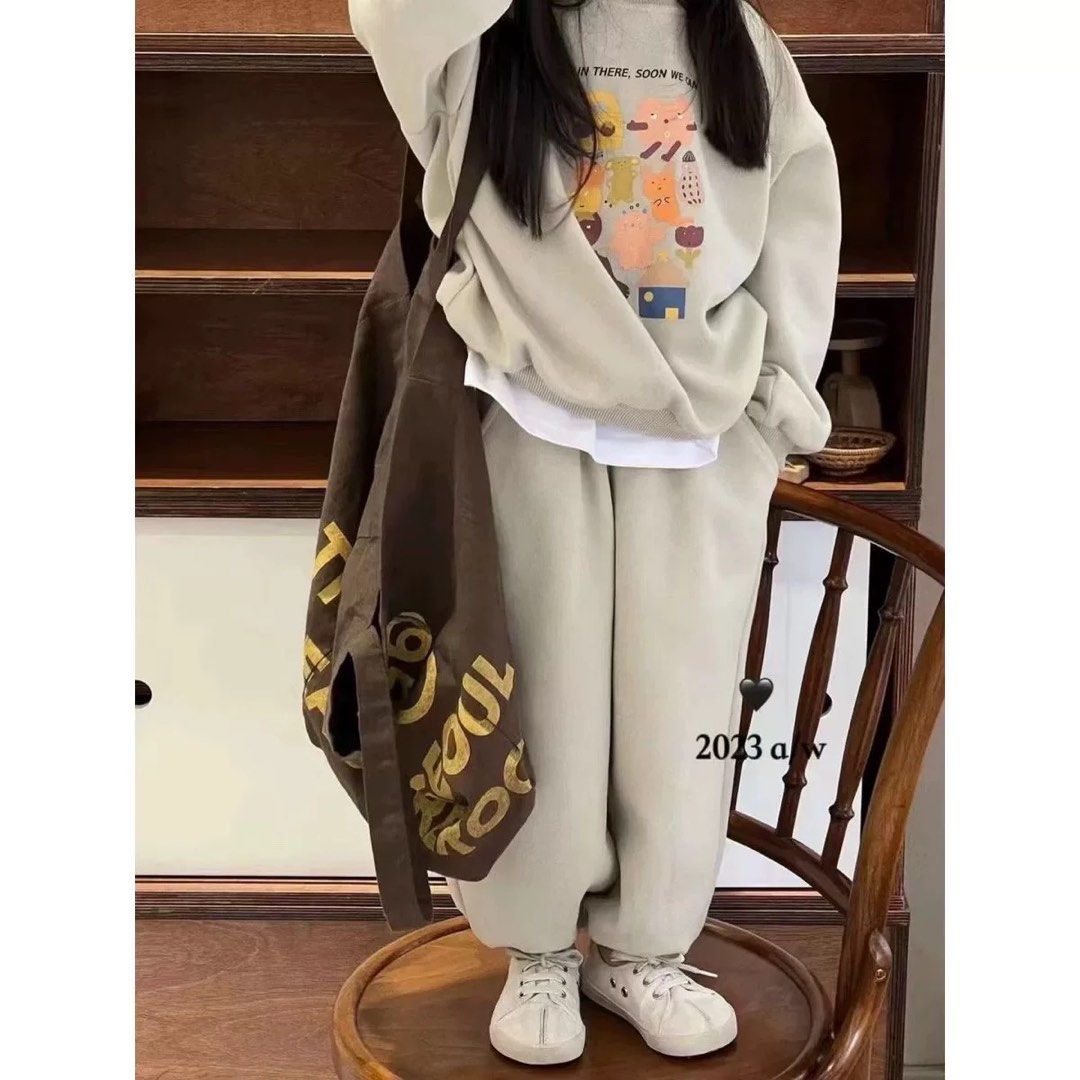 Kid girl set wear (Category: Babies & Kids Fashion) located in Kuala Lumpur. Submitted by waiwaiteoh (Listing ID 1383866738, Image 1). Description: 5-6years old .. can see some flaws .