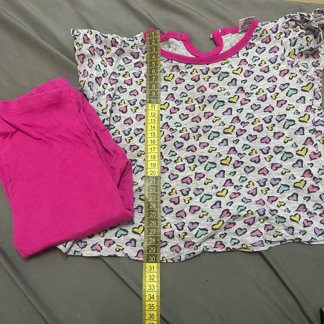 Kids Set Top Bottom (Category: Babies & Kids Fashion) located in Shah Alam. Submitted by wawewiwu (Listing ID 1383899423, Image 1). Description: Tak muat. Ada kotor sikit kat depan tapi kalau pandai cuci guna pencuci macam savoon magic etc mungkin hilang sebab bila pakai tak obvious pun..