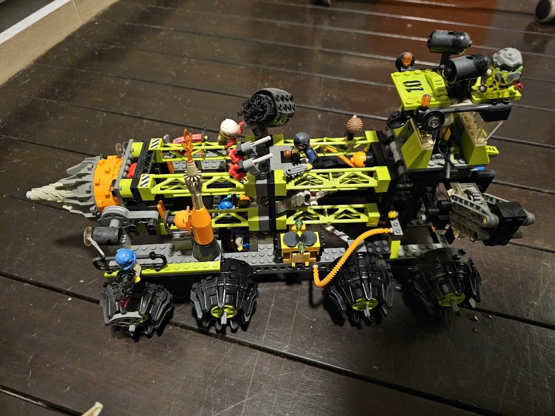 LEGO Titanium Command Rig (Category: Lego & Building Sets) located in Singapore. Submitted by abibu (Listing ID 1384032828, Image 2). Description: - LEGO Power Miners Rock Wrecker 8961 set - Good condition - Minor wear and tear - Great for collectors and LEGO enthusiasts.