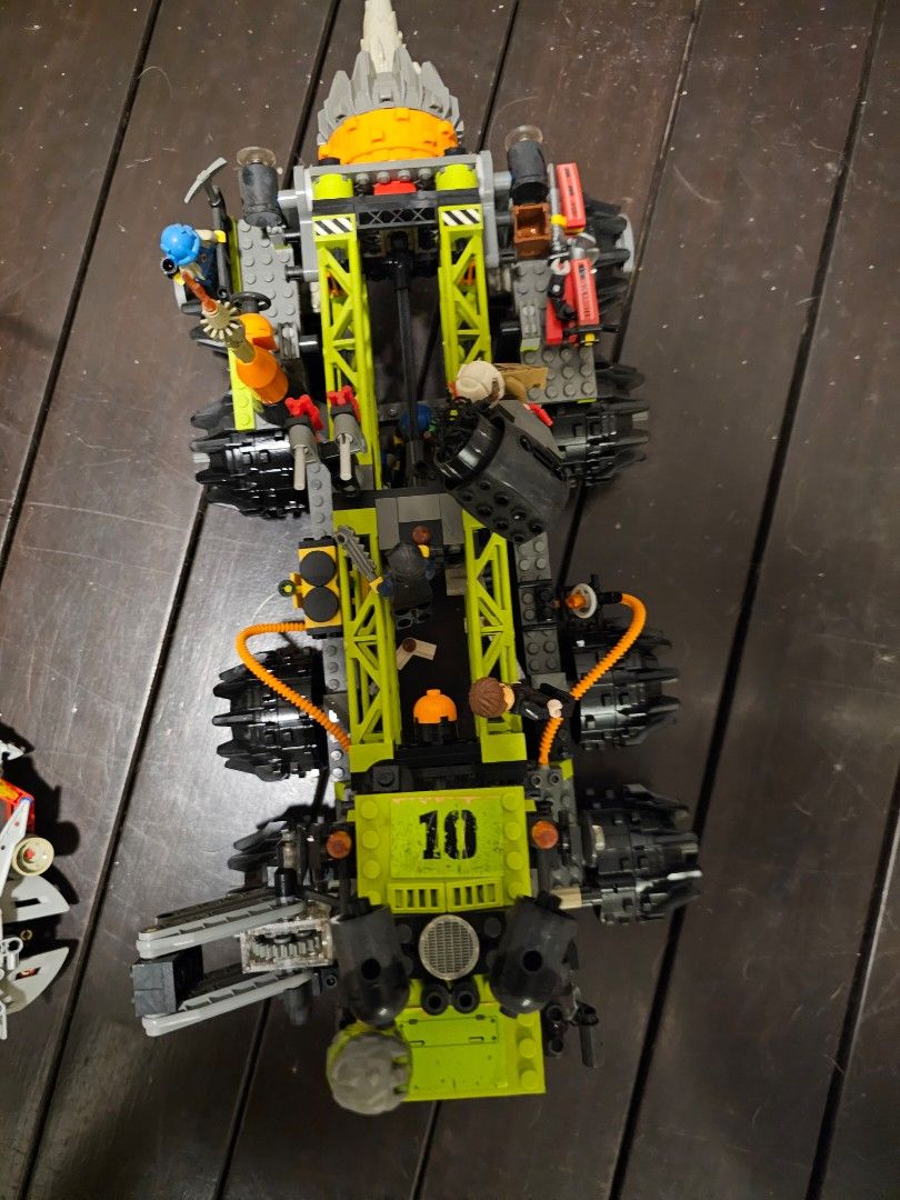 LEGO Titanium Command Rig (Category: Lego & Building Sets) located in Singapore. Submitted by abibu (Listing ID 1384032828, Image 4). Description: - LEGO Power Miners Rock Wrecker 8961 set - Good condition - Minor wear and tear - Great for collectors and LEGO enthusiasts.