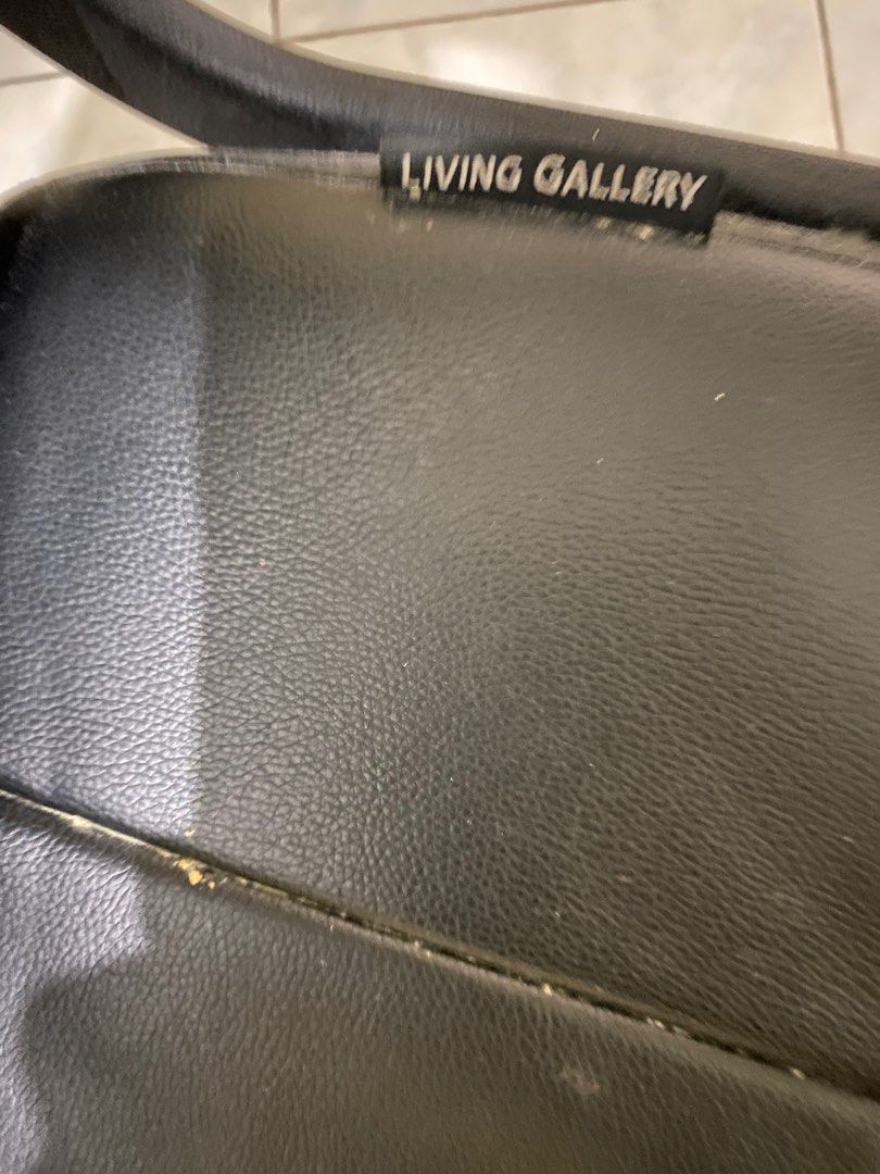 Living Gallery Leather Chair (Category: Chairs) located in Manila. Submitted by eli024 (Listing ID 1383886122, Image 3). Description: 8/10.