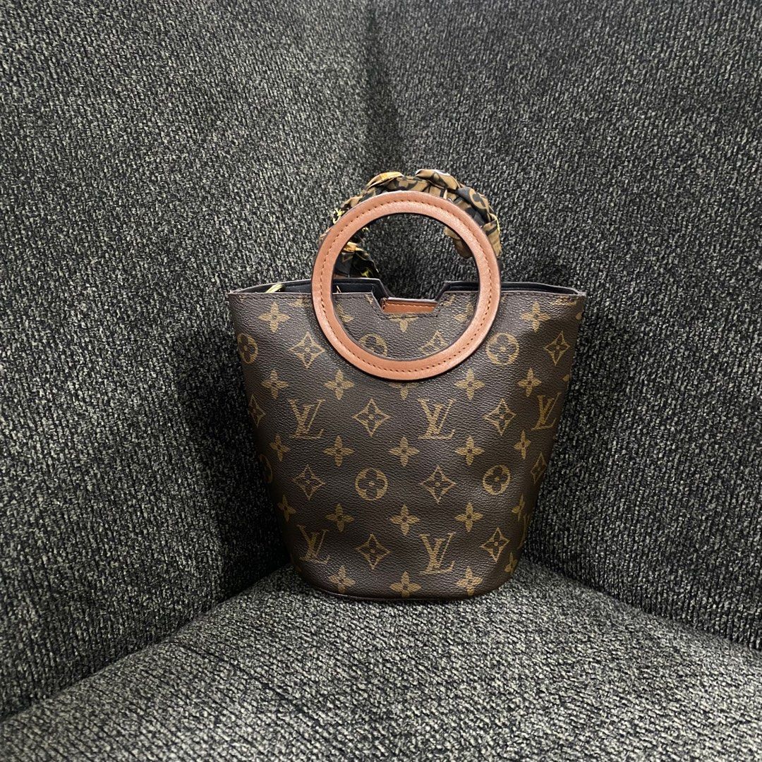 Louis Vuitton Bucket Bag (Category: Luxury Bags & Wallets) located in Manila. Submitted by blessingma81004 (Listing ID 1384024585, Image 1). Description: Good Condition From Dubai.