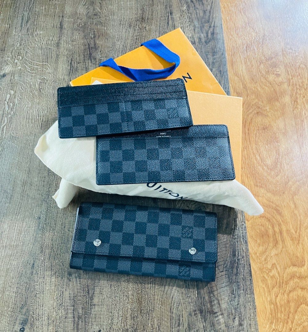 Louis vuitton mens wallet (Category: Luxury Bags & Wallets) located in Quezon City. Submitted by akieo (Listing ID 1384033219, Image 1). Description: LV Mens long wallet Complete Perfect condition Legit orignal genuine Price 2,400 only** Qc area Nationwide Shipping.