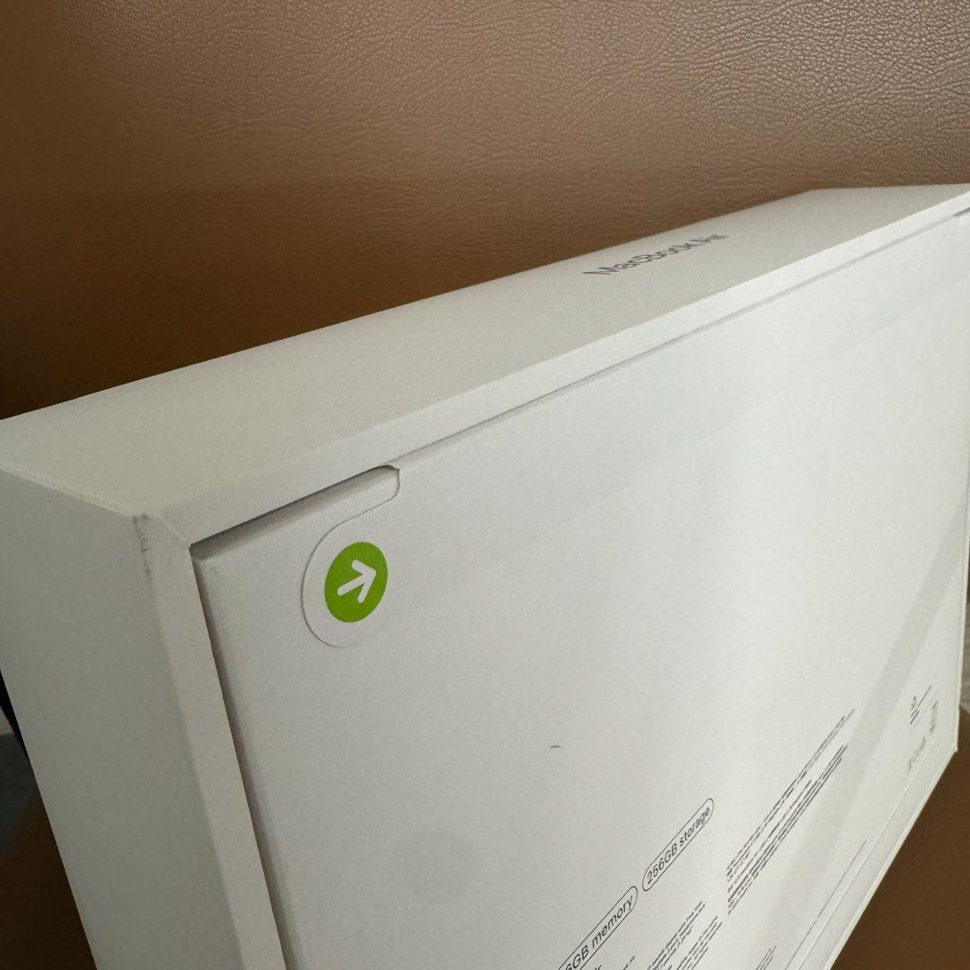 BNIB MacBook Air Latest M4 2025 13-inch Sealed Retail 149963226707289731113