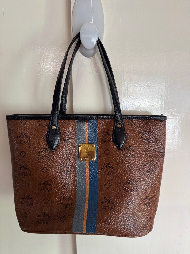 Mcm mini tote (Category: Luxury Bags & Wallets) located in Quezon City. Submitted by graciagirl (Listing ID 1383858889, Image 1). Description: as is sa pic 😘.