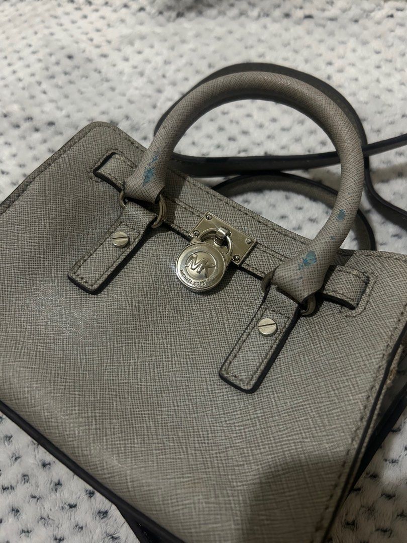 Michael Kors Hamilton mini (Category: Luxury Bags & Wallets) located in Angono. Submitted by kkuroset (Listing ID 1384006059, Image 3). Description: Original no major flaws other than the rubbed handle (2nd and 3rd pic) which is unnoticeable naman since nakababa lagi handle needs little cleaning lang but still good condi.