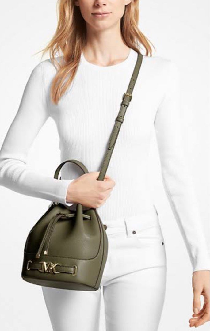 MK Michael Kors Reed bucket (Category: Luxury Bags & Wallets) located in Marikina City. Submitted by eds.online (Listing ID 1383966468, Image 2). Description: Brand new with tag; from US Dimension: 7.5″W X 8.5″H X 5.25″D.