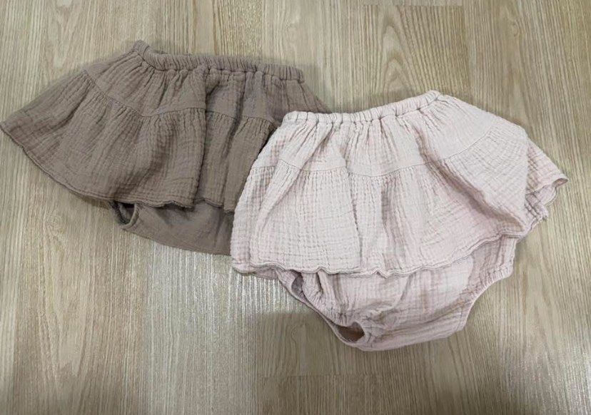 由 pascal100 (刊登 ID 1383879127，圖片 1) 提交，位於 台南市 (Tainan) 的 正韓monbebe 純棉包屁裙。焦糖色s碼。奶茶色M碼 (類別：嬰兒及兒童流行時尚)，說明：焦糖色s碼$260 奶茶色M碼$260。