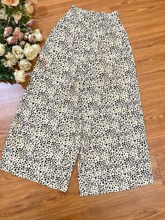 (Kategori: ) berada di . Dikirim oleh elserrascloset (ID iklan 1383972633, Gambar 1). Deskripsi: .
