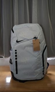 (Category: ) located in . Submitted by sportswear___store (Listing ID 1378404261, Image 1). Description: .