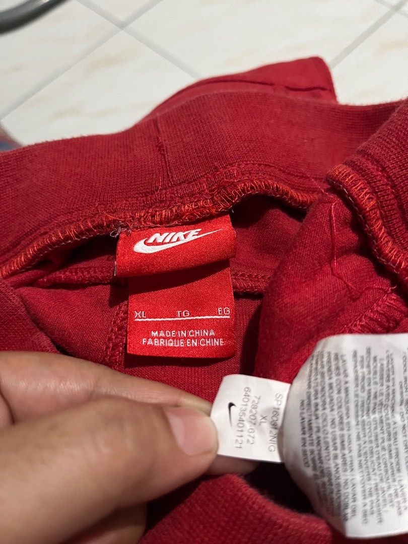 Nike techfleece (Category: Joggers) located in Manila. Submitted by kenjordan541489 (Listing ID 1383903160, Image 2). Description: W 28-33 L 37 Issue: no lace, ung s part ng bulsa parang my extension Overall excellent Loc: road 20 proj.8.