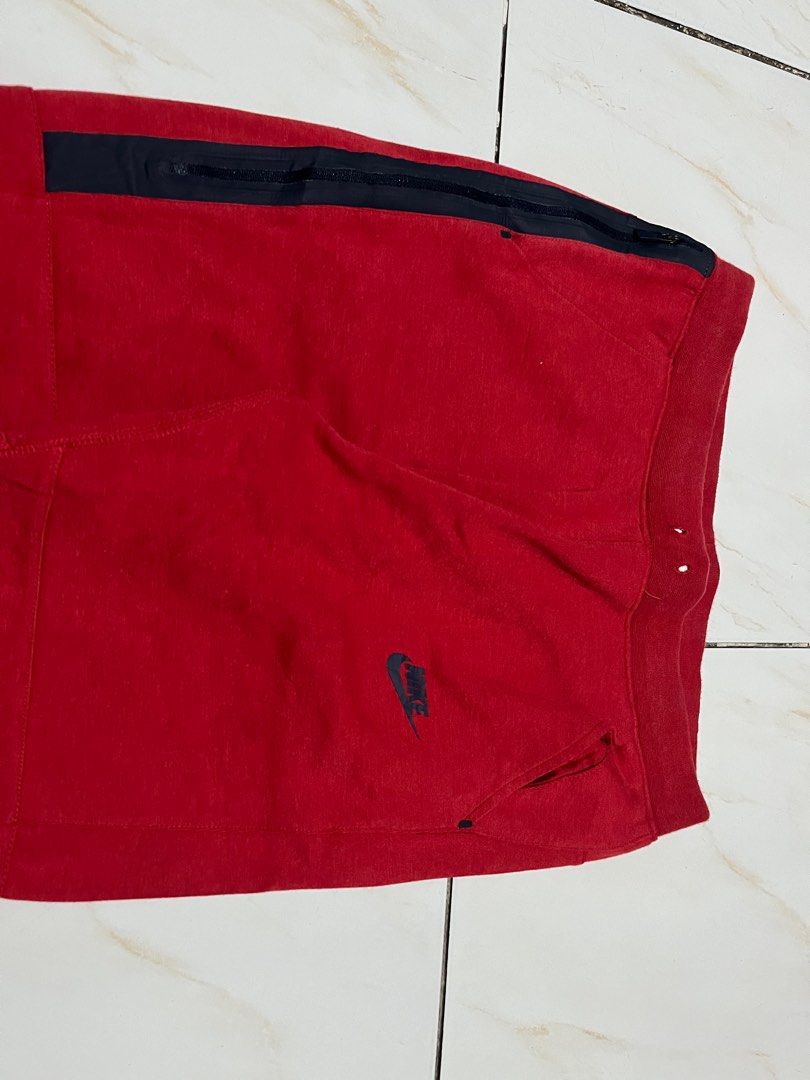 Nike techfleece (Category: Joggers) located in Manila. Submitted by kenjordan541489 (Listing ID 1383903160, Image 3). Description: W 28-33 L 37 Issue: no lace, ung s part ng bulsa parang my extension Overall excellent Loc: road 20 proj.8.