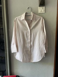 (Category: ) located in . Submitted by annnnwardrobeee (Listing ID 1383924559, Image 1). Description: .