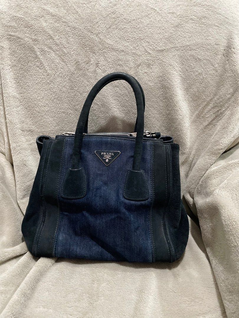 Parada Denim Tote Bag (Category: Luxury Bags & Wallets) located in Quezon City. Submitted by belldy (Listing ID 1383924392, Image 2). Description: Authentic Denim Prada Tote Bag.