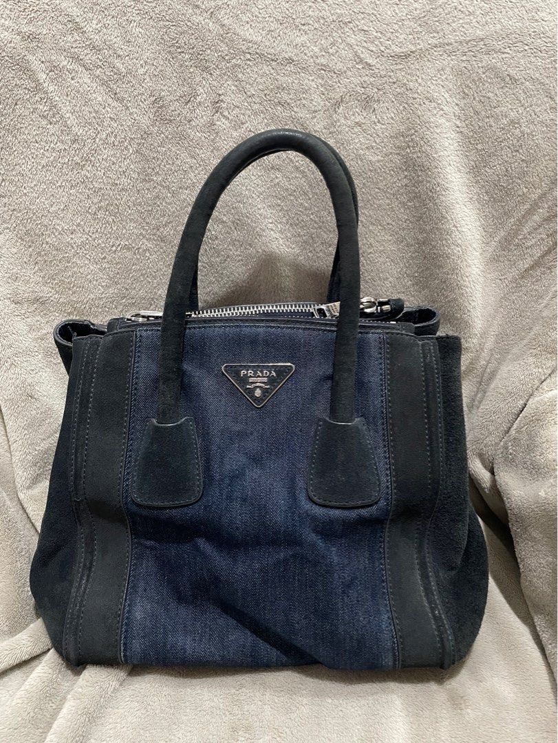 Parada Denim Tote Bag (Category: Luxury Bags & Wallets) located in Quezon City. Submitted by belldy (Listing ID 1383924392, Image 3). Description: Authentic Denim Prada Tote Bag.