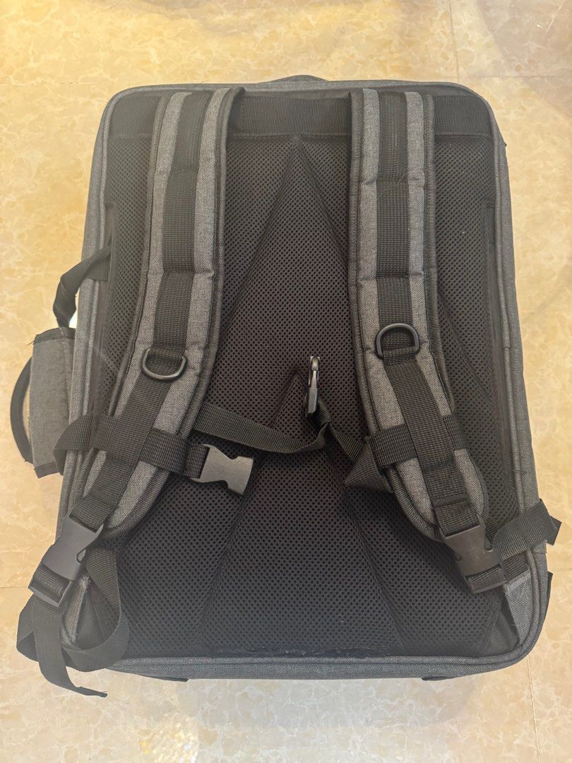 Evolution Peer Bacpack （分類：樂器）位於 Hong Kong。 由 casinomazta 提交（商品編號 1383912145，圖片 2）。簡介： Selling my pedalboard bag; 1. Evolution Peer Backpack-Designed to fit specific musical equipment models like the Boss GT-1000, Fractal Audio AX8 and FX8, Kemper PROFILER Stage, and Mooer GE200, Pedaltrain Jr-$380 Self pick up in ISquare Mall Tsim Sha Tsui 。