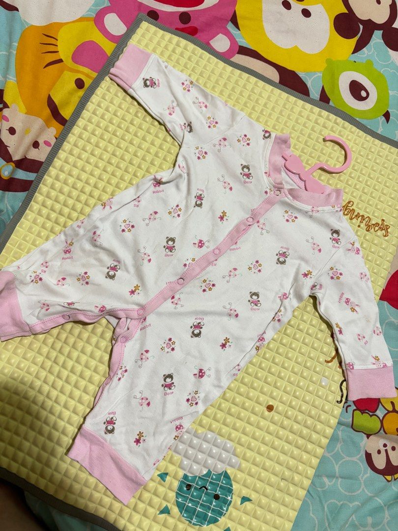 Pl sleepsuit bayi 0-6 bulan (Kategori: Baju Bayi) berada di Jakarta Selatan. Dikirim oleh momys2 (ID iklan 1383897940, Gambar 2). Deskripsi: Pl sleepsuit bayi 0-6bulan Pemakaian kotor pribadi.