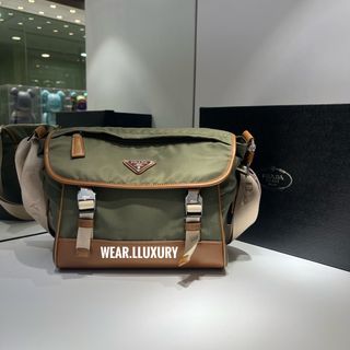 (Kategori: ) berada di . Dikirim oleh wear.lluxury (ID iklan 1383976890, Gambar 1). Deskripsi: .