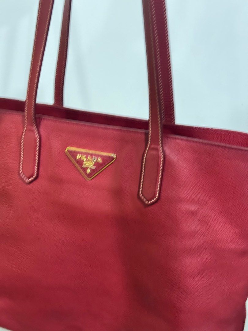 Prada Saffiano Shopping Tote in red (Category: Luxury Bags & Wallets) located in Paranaque City. Submitted by plaidgreen (Listing ID 1383868397, Image 2). Description: .