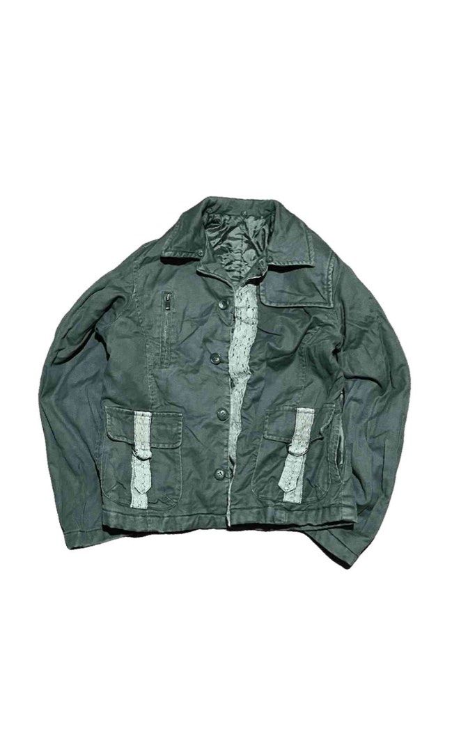 Pre-loved thick army green reversible jacket (Category: Coats, Jackets and Outerwear) located in Cabuyao City. Submitted by harthaaa (Listing ID 1383974581, Image 3). Description: 💋 used once 💋 size xs-semi-large 💋 high quality and perfect for cold weather 💋 first photo outfit inspo only 💋 other slides shows the reversible sides of the jacket.