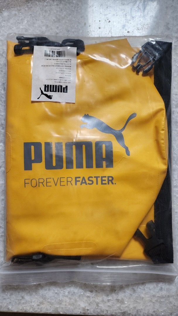 由 karenmt4569 (刊登 ID 1383912329，圖片 3) 提交，位於 台北市 (Taipei) 的 Puma 戶外運動防水包 (類別：其他運動配件)，說明：Puma 戶外運動防水包，無拆過新品，可於戶外活動，游泳衣物放置，非常方便輕盈的運動使用包。