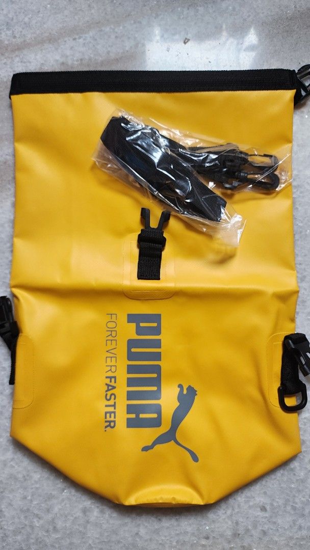 由 karenmt4569 (刊登 ID 1383912329，圖片 1) 提交，位於 台北市 (Taipei) 的 Puma 戶外運動防水包 (類別：其他運動配件)，說明：Puma 戶外運動防水包，無拆過新品，可於戶外活動，游泳衣物放置，非常方便輕盈的運動使用包。