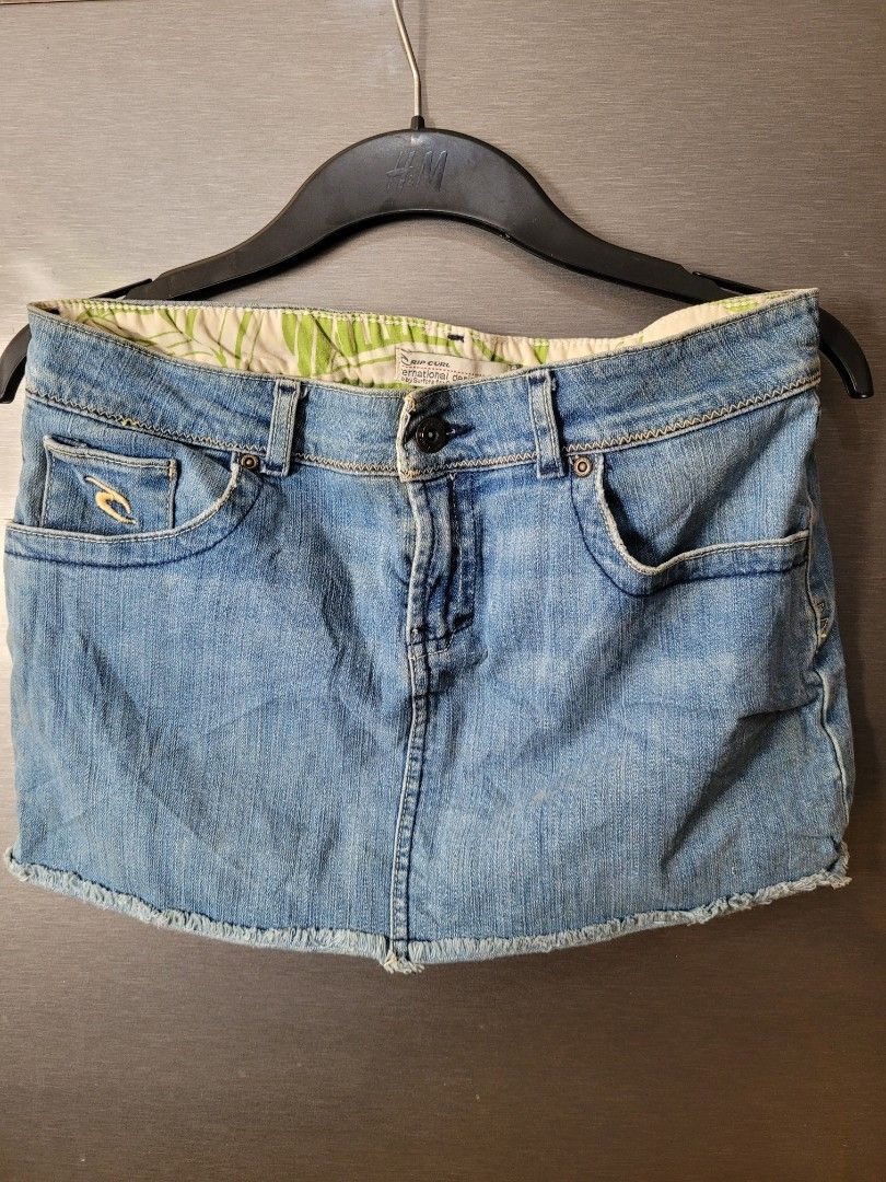 RipCurl skirt (Category: Shorts) located in Dumaguete. Submitted by GreatFindsForLess_by_Krissy (Listing ID 1383896864, Image 1). Description: PreLoved RipCurl skirt.