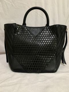 (Kategori: ) berada di . Dikirim oleh mystuff3kpreloved (ID iklan 1383893421, Gambar 1). Deskripsi: .