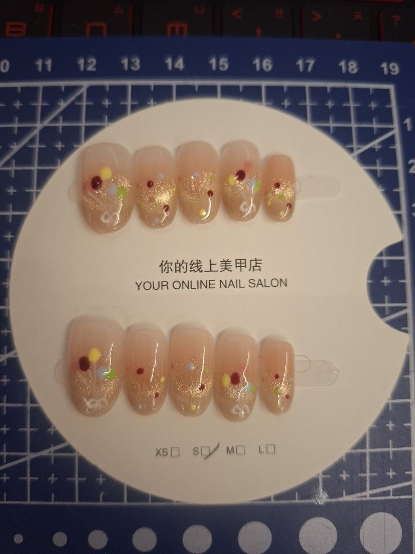 由 a78756522029825 (刊登 ID 1383954549，圖片 1) 提交，位於 台中市 (Taichung) 的 S碼穿戴甲 (類別：美甲、手部保養)，說明：因為要搬家 穿戴甲買太多佔空間所以賣出 每種都只有一副 會送一張果凍膠❣️需要近看歡迎私聊。