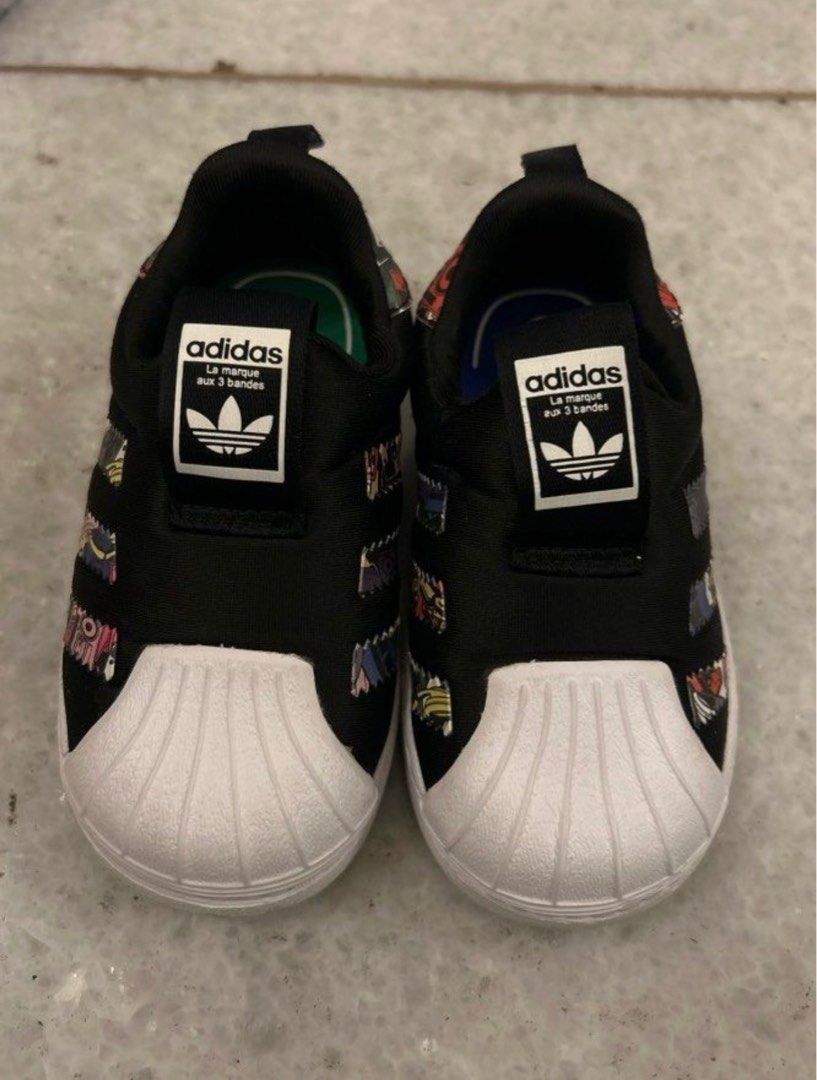 Sepatu Adidas Superstar (Kategori: Baju Bayi) berada di Tangerang. Dikirim oleh prelovedpbsr (ID iklan 1383891357, Gambar 1). Deskripsi: Size 21 (13cm) No box ya.