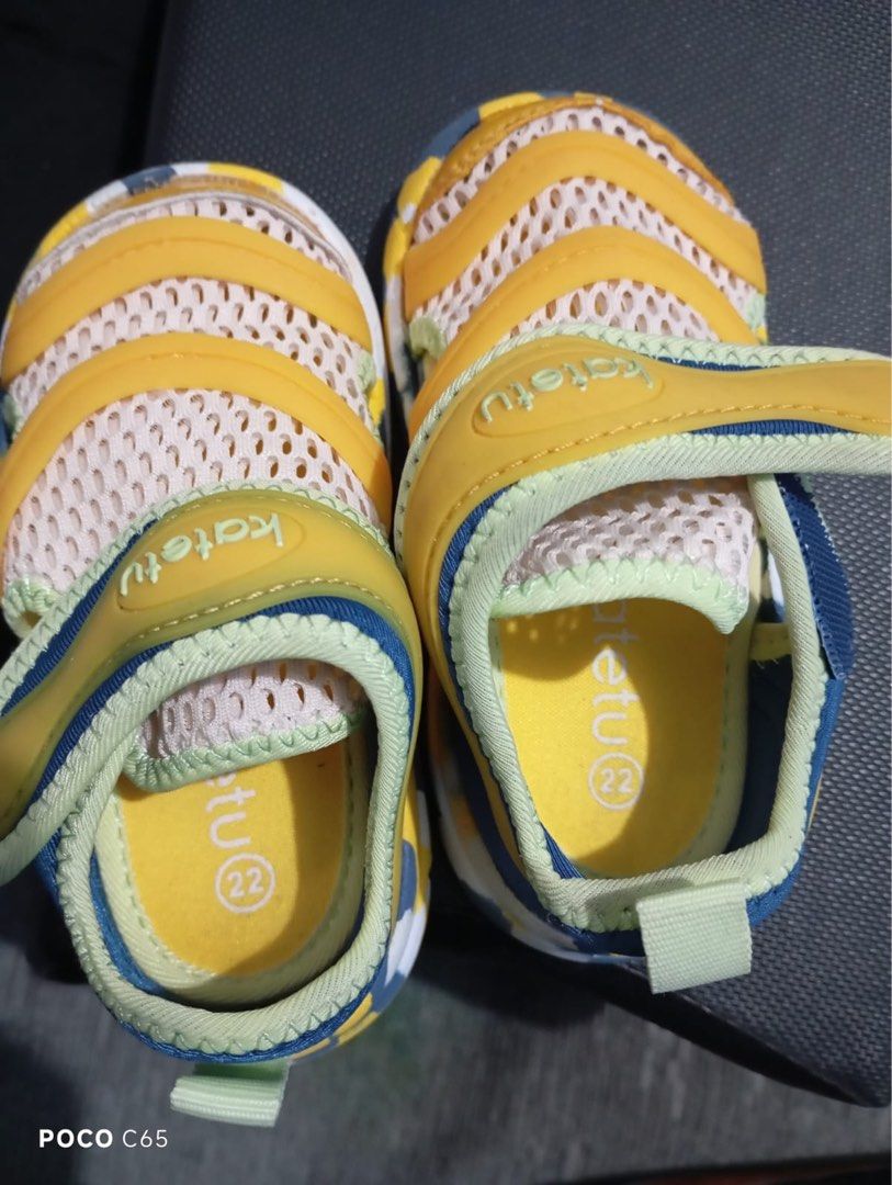 Sepatu Katetu Ori (Kategori: 1 hingga 3 tahun) berada di Depok. Dikirim oleh manwomankidstuff (ID iklan 1383937066, Gambar 1). Deskripsi: No minus No box Masih bagus banget baru dipake sekali :( Bahannya enak banget buat anak yg baru bisa jalan usia 1-2 tahun Ini oleh oleh dari sodara tapi rencana aku gamau nambah anak jadi ku jual aja bun sis 🫶🏻 Harga baru nya 29,78 SGD.