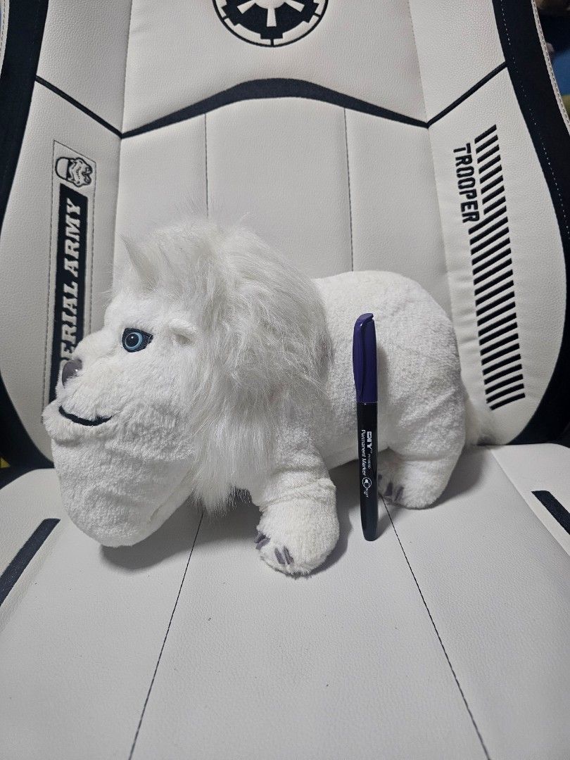 Shakurel White Lion (Category: Figurines & Statues) located in Cavite. Submitted by bleeeeeeep (Listing ID 1384017938, Image 2). Description: no flaws and tag.