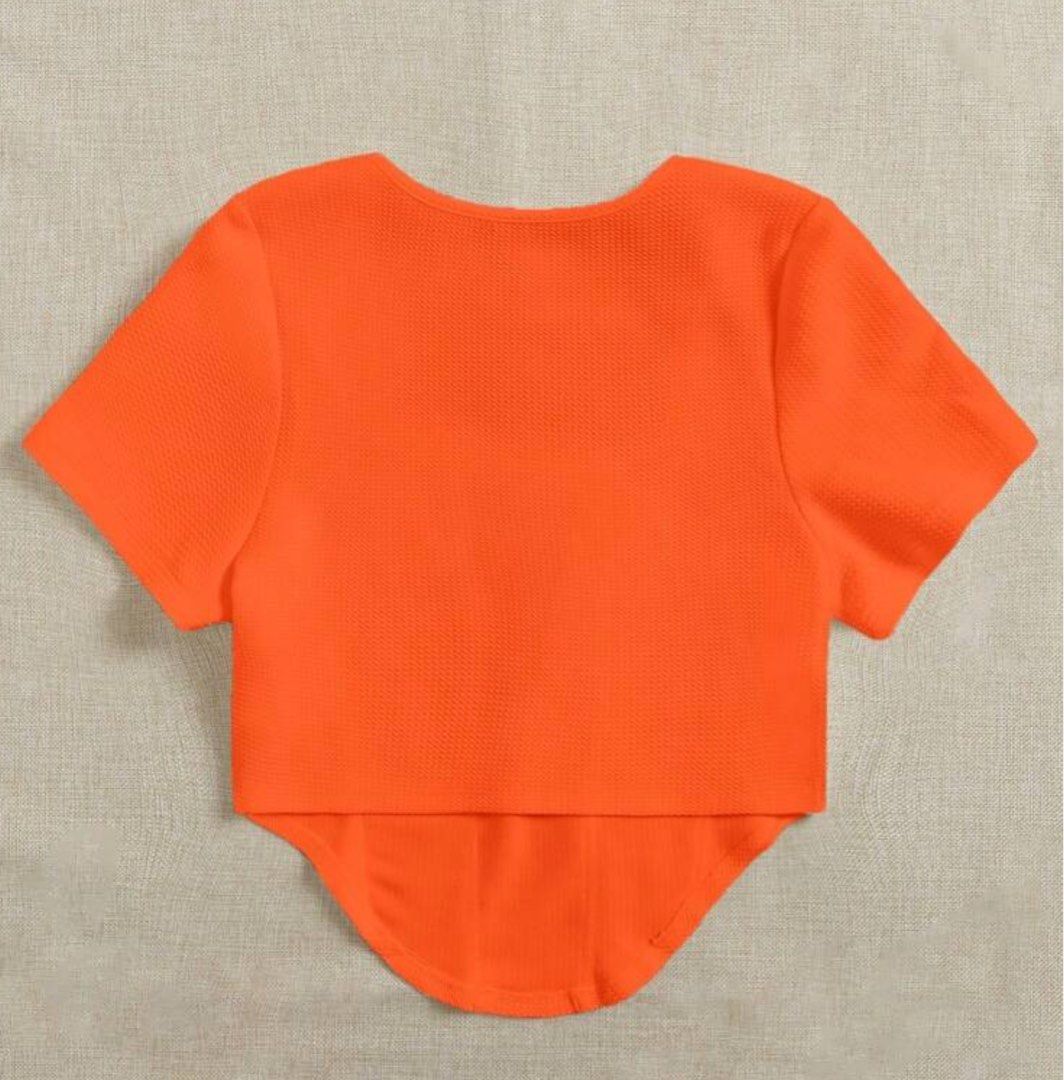 SHEIN EZwear Plus Square Neck Asymmetrical Hem Tee (Category: Blouses) located in Caloocan City. Submitted by arrizza.0 (Listing ID 1384039846, Image 2). Description: .