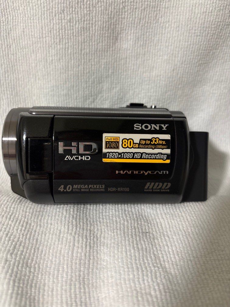 由 a0960112 (刊登 ID 1384014169，圖片 1) 提交，位於 台中市 (Taichung) 的 SONY HDR-XR100高畫質硬碟式數位攝影機 (類別：攝影機)，說明：型號：HDR-XR100高畫質硬碟式數位攝影機 商品規格資訊，請麻煩上網查詢是否是自己要的商品 配件：攝影機一台附電池、充電線、一個包包（沒有附其他配件） 可以面交。