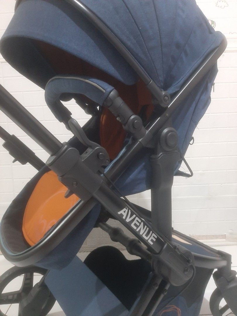 Stroller Babyelle Avenue (Kategori: Kereta, Kursi Goyang & Gendongan Bayi) berada di Depok. Dikirim oleh SehzadePreloved (ID iklan 1383971716, Gambar 2). Deskripsi: free laundry, siap pakai . minus pemakaian ,semua fungsi aman , Rem oke dan maneuver roda lancar , bisa langsung kerumah untuk cek bisa cod sekitaran margonda depok atau cempaka putih jakpus ,bisa pesan melalui toko oren juga wa 0895 3269 79759.