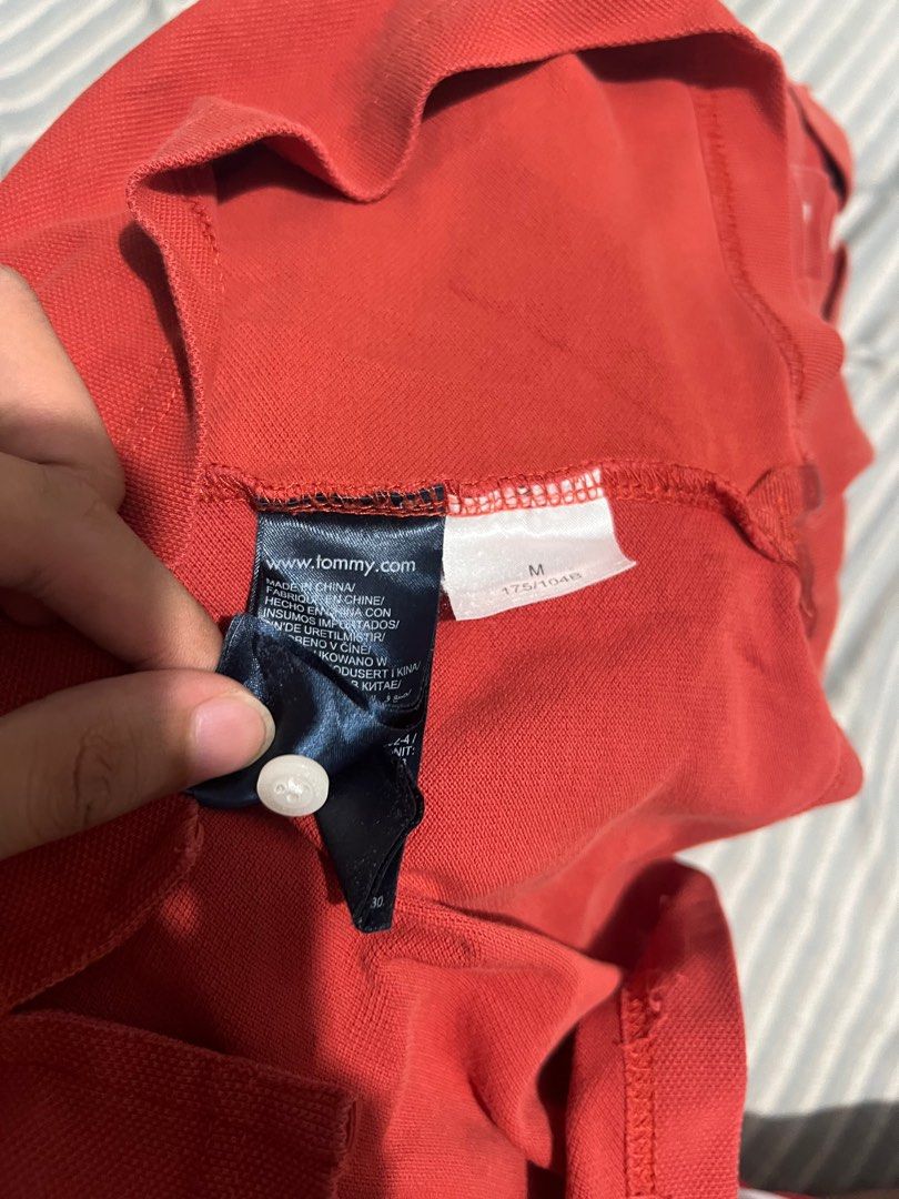 TOMMY HILFIGER (Category: Tshirts & Polo Shirts ) located in Daraga. Submitted by sudeee (Listing ID 1383988739, Image 3). Description: TOMMY HILFIGER Dimes: 21 x 28 Issue: Need Wash Color Rate: 9/10.