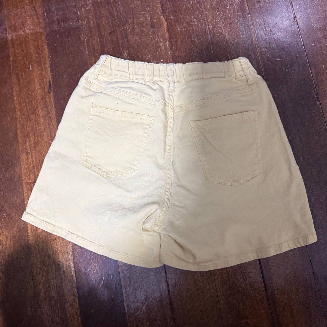 Uniqlo Light Yellow Short Size 150 (Category: Babies & Kids Fashion) located in Manila. Submitted by ai.declutters (Listing ID 1383889273, Image 2). Description: .