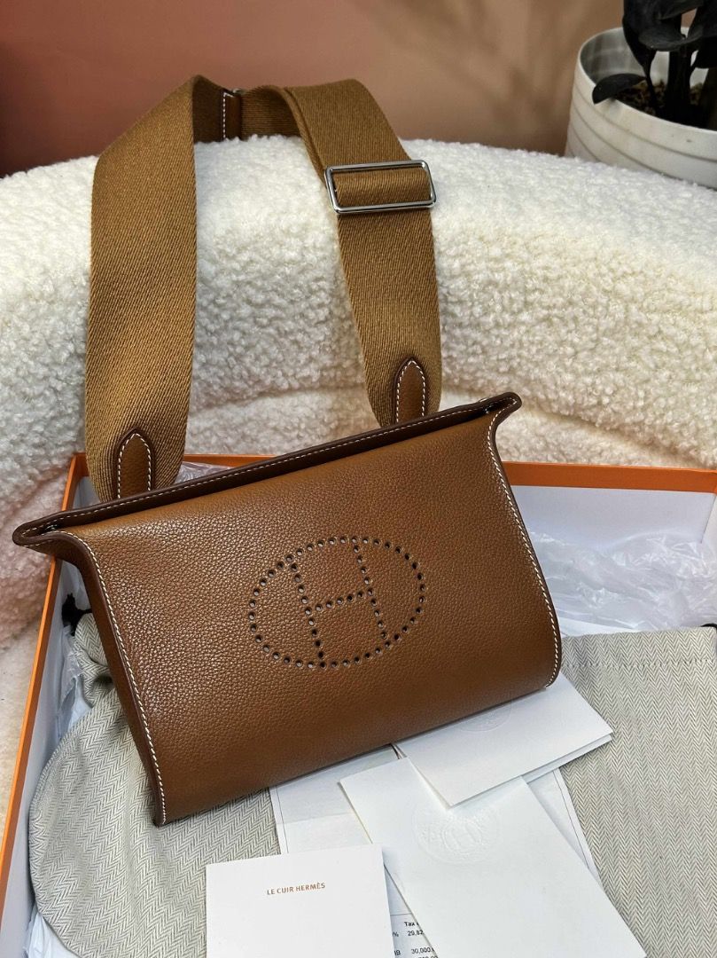 Videpoches Halzan (Category: Luxury Bags & Wallets) located in Quezon City. Submitted by hellopatchi (Listing ID 1383964475, Image 2). Description: Hermes Videpoches Halzan Complete with receipt Year 2023 Can do meet up for sure buyer.