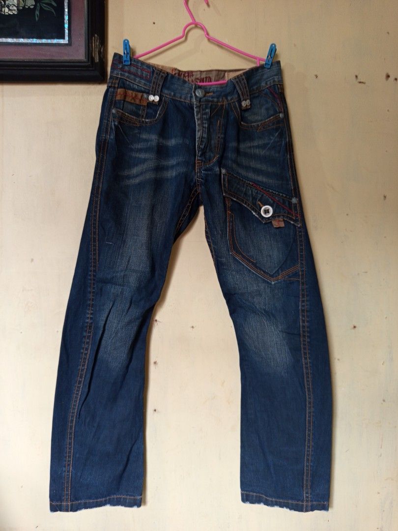 Vintage Y2K Tough Jeansmith (Category: Jeans) located in Lal-Lo. Submitted by jzc_thriftshop26 (Listing ID 1384005154, Image 1). Description: Waistline 31-32 inches Length 41.5 inches Laylayan 9 inches.