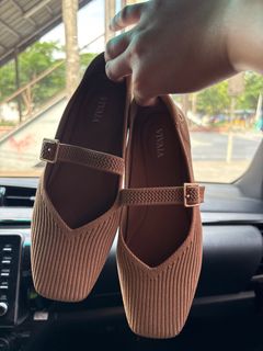(Category: ) located in . Submitted by classy.closet (Listing ID 1383927755, Image 1). Description: .