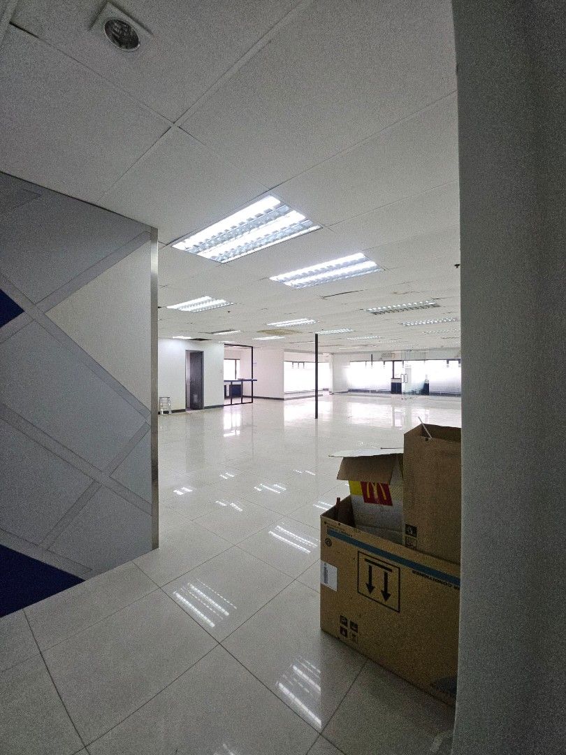 Whole Office Spaces RFO at Ortigas CBD (Category: Commercial) located in Pasig City. Submitted by ortigasrealestatecom.co (Listing ID 1383970897, Image 2). Description: It is a whole Floor Office Space for Lease at ORTIGAS CBD! STRATA 2000 CONDOMINIUM CORPORATION F. Ortigas Jr. Avenue Road, Ortigas Center, Pasig City Ready for Occupancy Whole Floor With Occupancy Permit Area :-1000sqm Rate: - Php600/sqm plus Vat plus Dues Association Dues : Php69