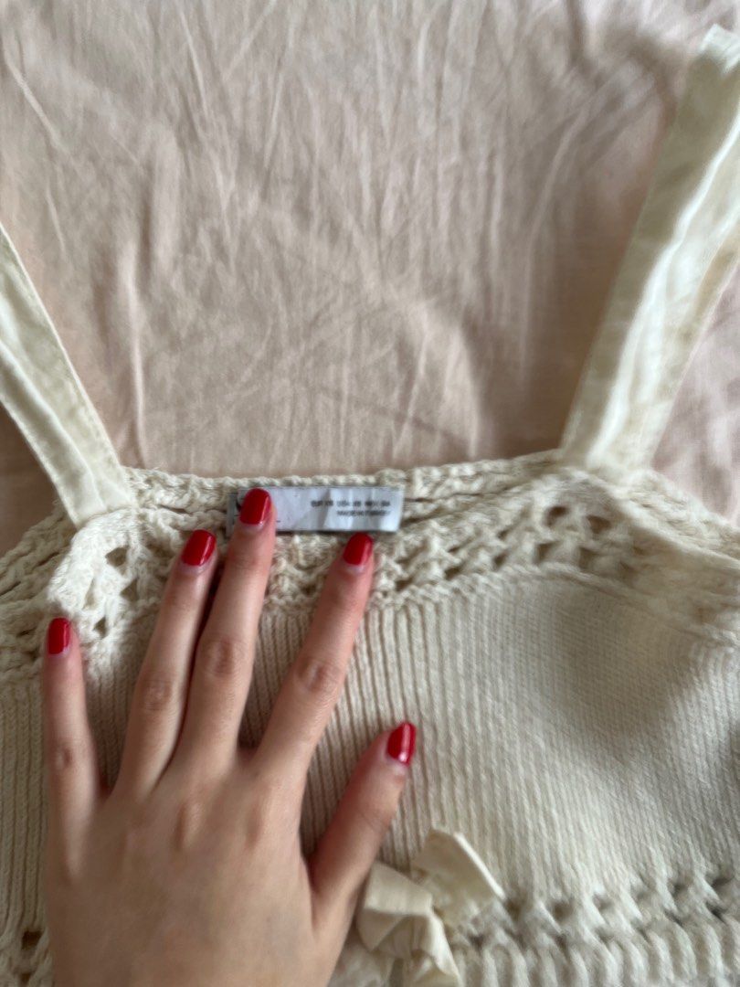 zara bow knit peplum top (Category: Blouses) located in Makati City. Submitted by iweees (Listing ID 1383878580, Image 2). Description: .