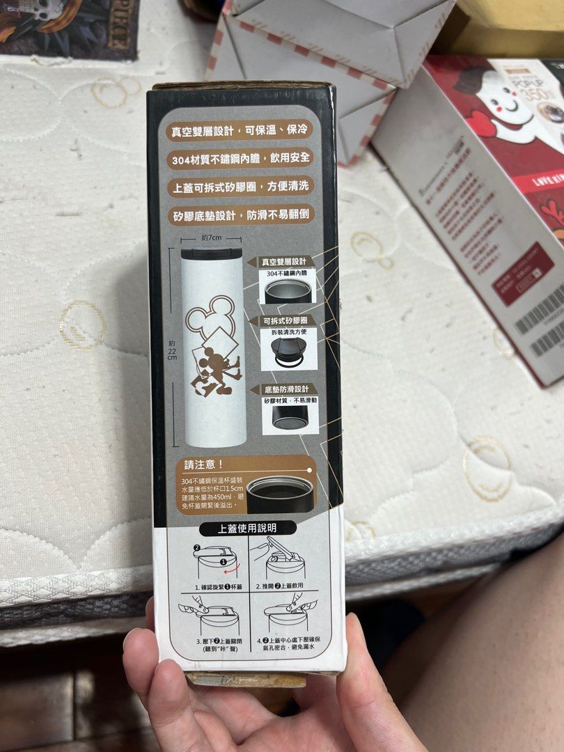 由 jyuncunlin (刊登 ID 1378671153，圖片 3) 提交，位於 高雄市 (Kaohsiung) 的 [喜歡就出價] 2020迪士尼系列304不鏽鋼保溫瓶 (類別：水杯、水壺)，說明：500ml 直徑7 高22公分 只有黑色。