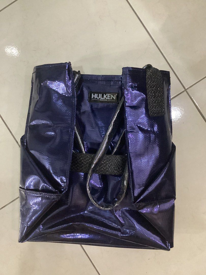 由 chiang52 (刊登 ID 1378691714，圖片 2) 提交，位於 台北市 (Taipei) 的 浩肯包2.0（M） (類別：收納箱及袋)，說明：夜幕藍、只使用過一次，只限台北市面交。可選捷運忠孝敦化站或國父紀念館站。。