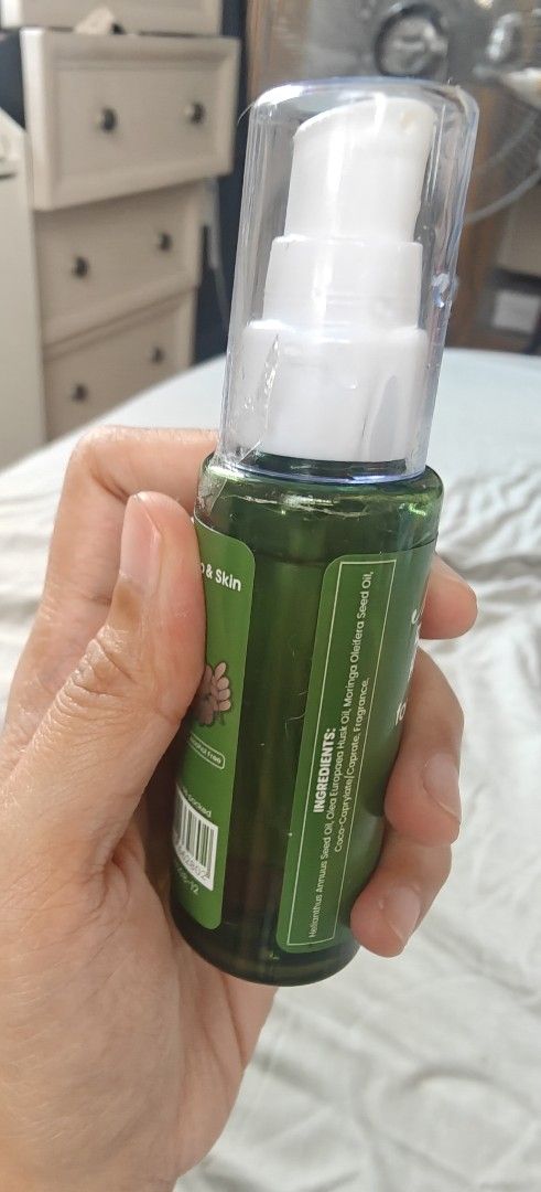 55mL Moringa O2 Herbal Oil (Category: Body Care) located in Makati City. Submitted by declutterbrandnew (Listing ID 1378545146, Image 2). Description: Moringa O2 Herbal Oil sprayed twice for photoshoot RFS: not really into oils..